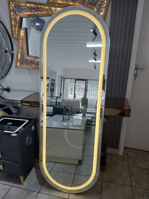 Free standding round LED mirror